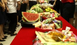 朋友吃瓜比赛,朋友吃瓜大赛欢乐上演