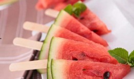 湖南小孩吃瓜,湖南小孩的夏日“甜蜜”瓜果时光