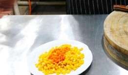 小欣在吃瓜尊师酪酪