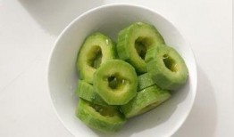 模特吃羊角瓜,时尚与健康并存