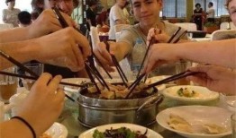 老外吃瓜中餐,一场别开生面的“吃瓜”盛宴