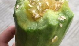 模特吃羊角瓜,时尚与健康并存