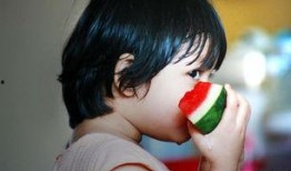 吃瓜人像摄影图片,吃瓜人像摄影的艺术魅力