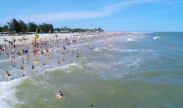 北海银滩吃瓜事件,一场引发热议的公共道德风波