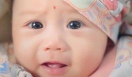 萌宝偷听心声吃瓜,意外吃瓜成网红