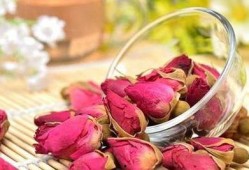 玫瑰快穿嘎嘎吃瓜,嘎嘎吃瓜，穿梭时空的甜蜜冒险