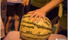 吃瓜跑步的视频,趣味健身两不误